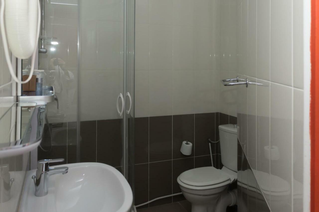 Hotel De Paris La Defense Пюто Екстериор снимка